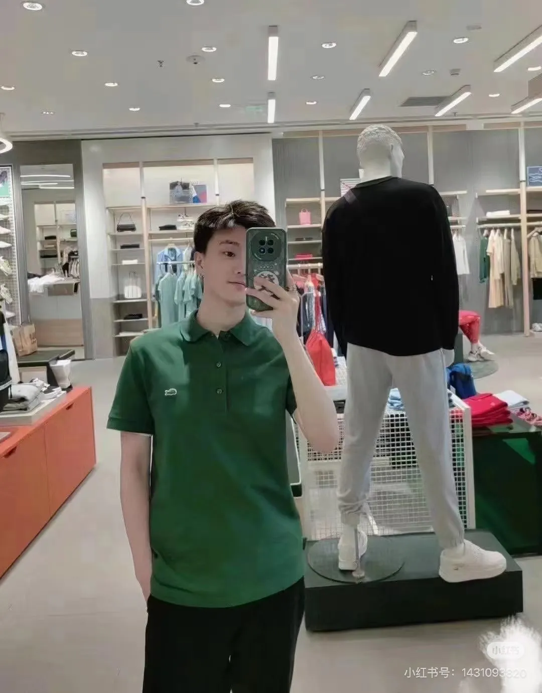 [Upper body picture] Lacoste crocodile logo Polo shirt (Green)